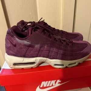 Nike Men's Deep Burgundy Sneakers